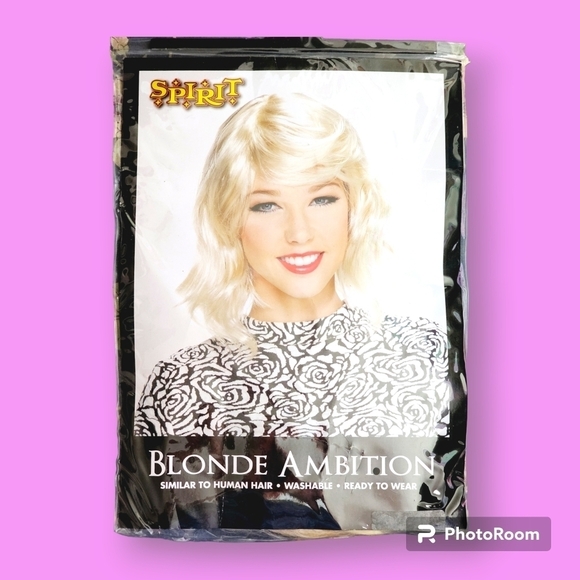 Taylor Swift Blonde Synthetic Wig - Picture 2 of 8